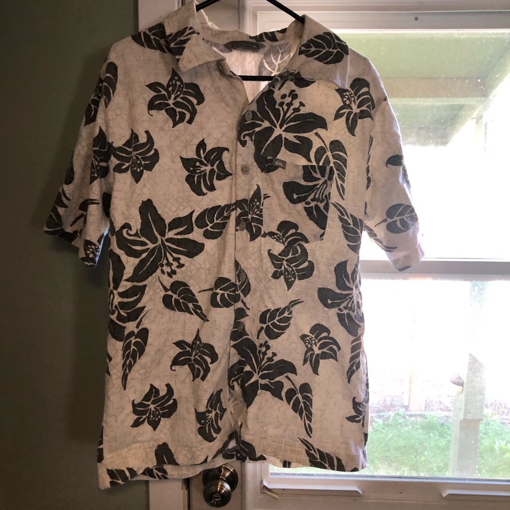 Quiksilver Gray and White Floral Shirt